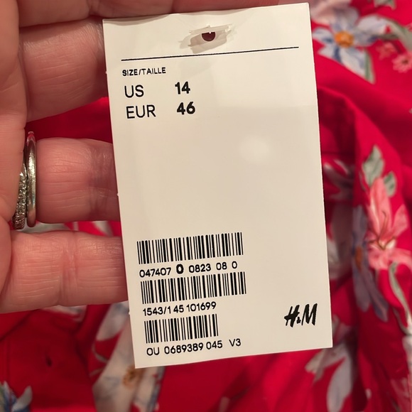 H&M Divided NEW red floral button front shirt sz 14 - Picture 4 of 8